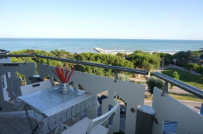 Beautiful Sea Front Apartment With Swimming Pool